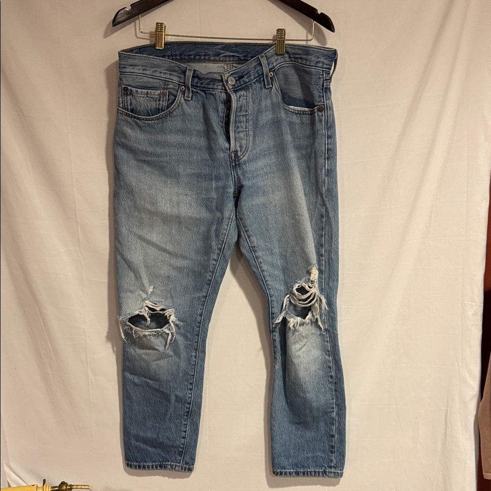 Levi’s red tab 501